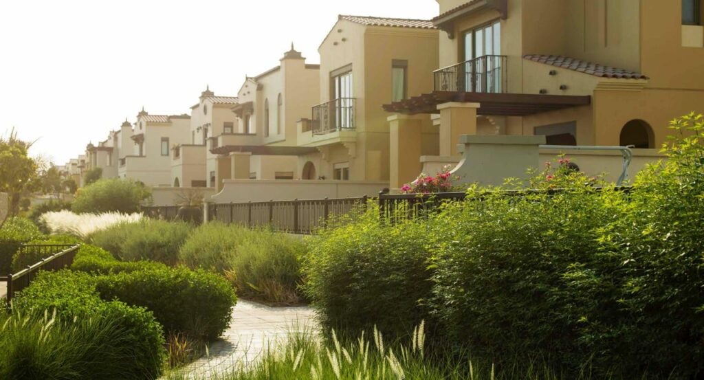 Готовые виллы Mishrif Village в средиземноморском стиле от Select Group 4